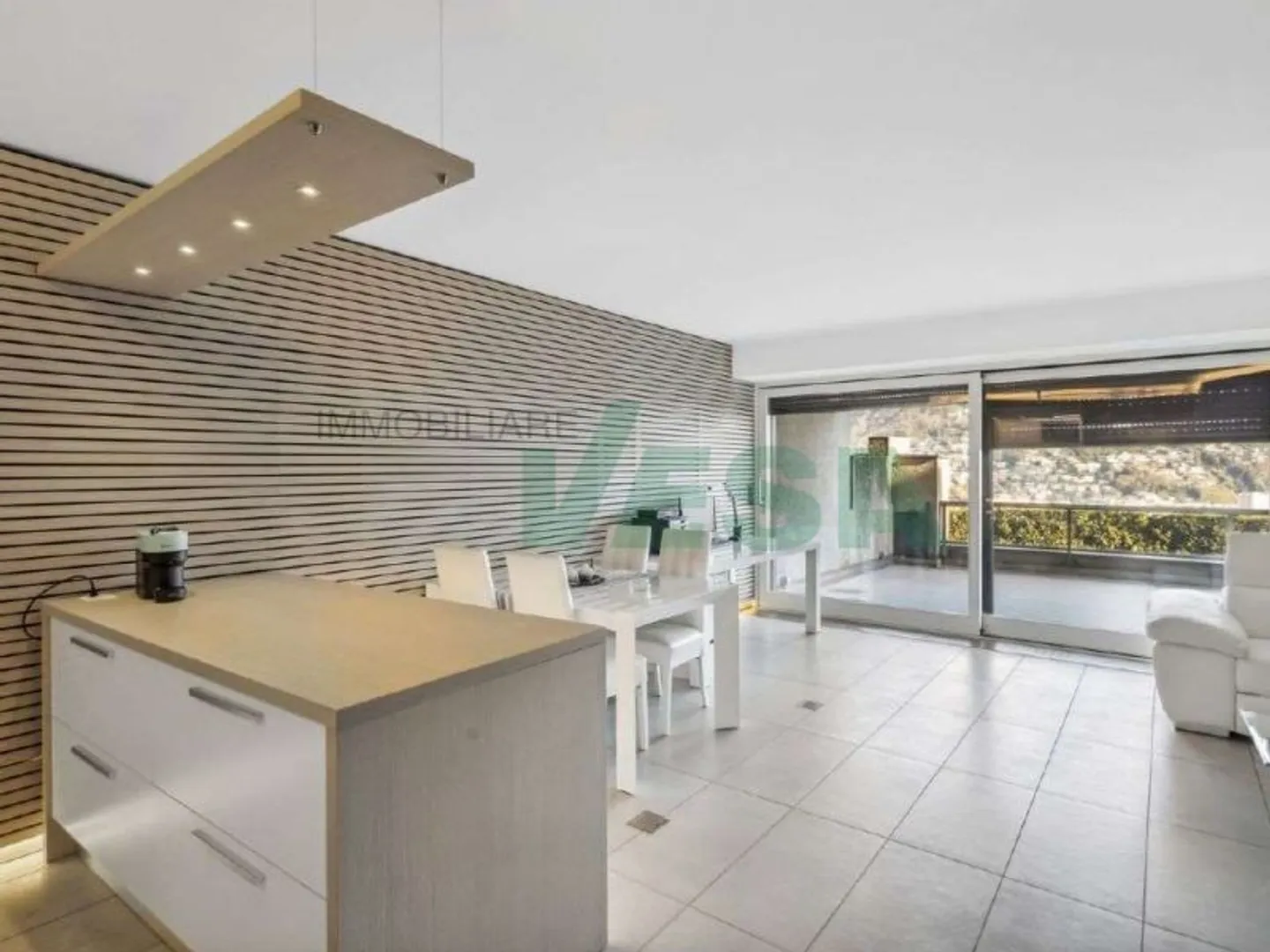 Moderno e luminoso appartamento 2 locali con splendida vista lago - Foto 1 von 11
