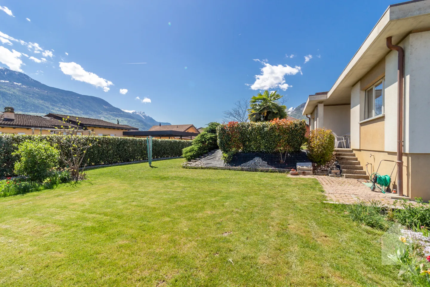 Charming 6.5 room villa with magnificent garden, ideal and quiet location - Photo 6 of 13