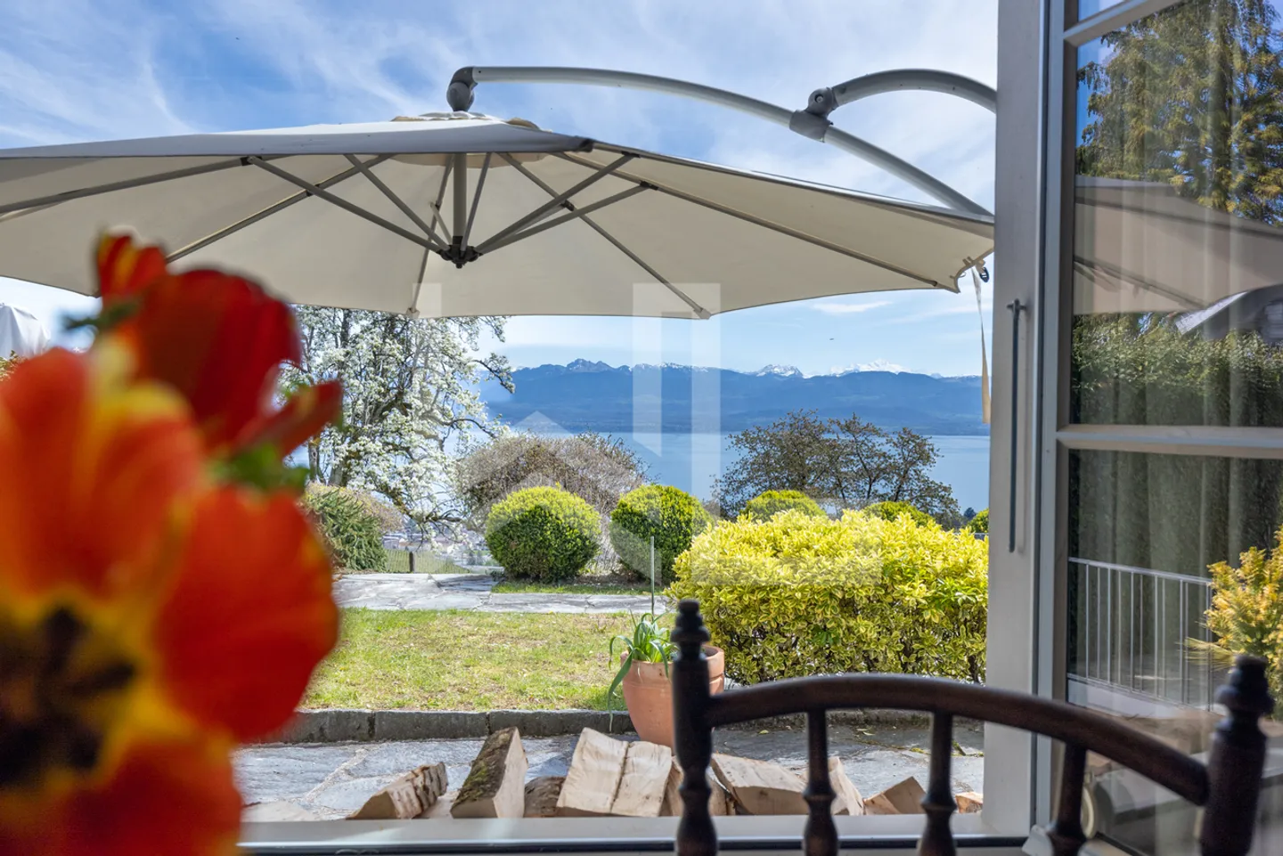 Coup de coeur pour cette maison de charme - Photo 2 sur 13