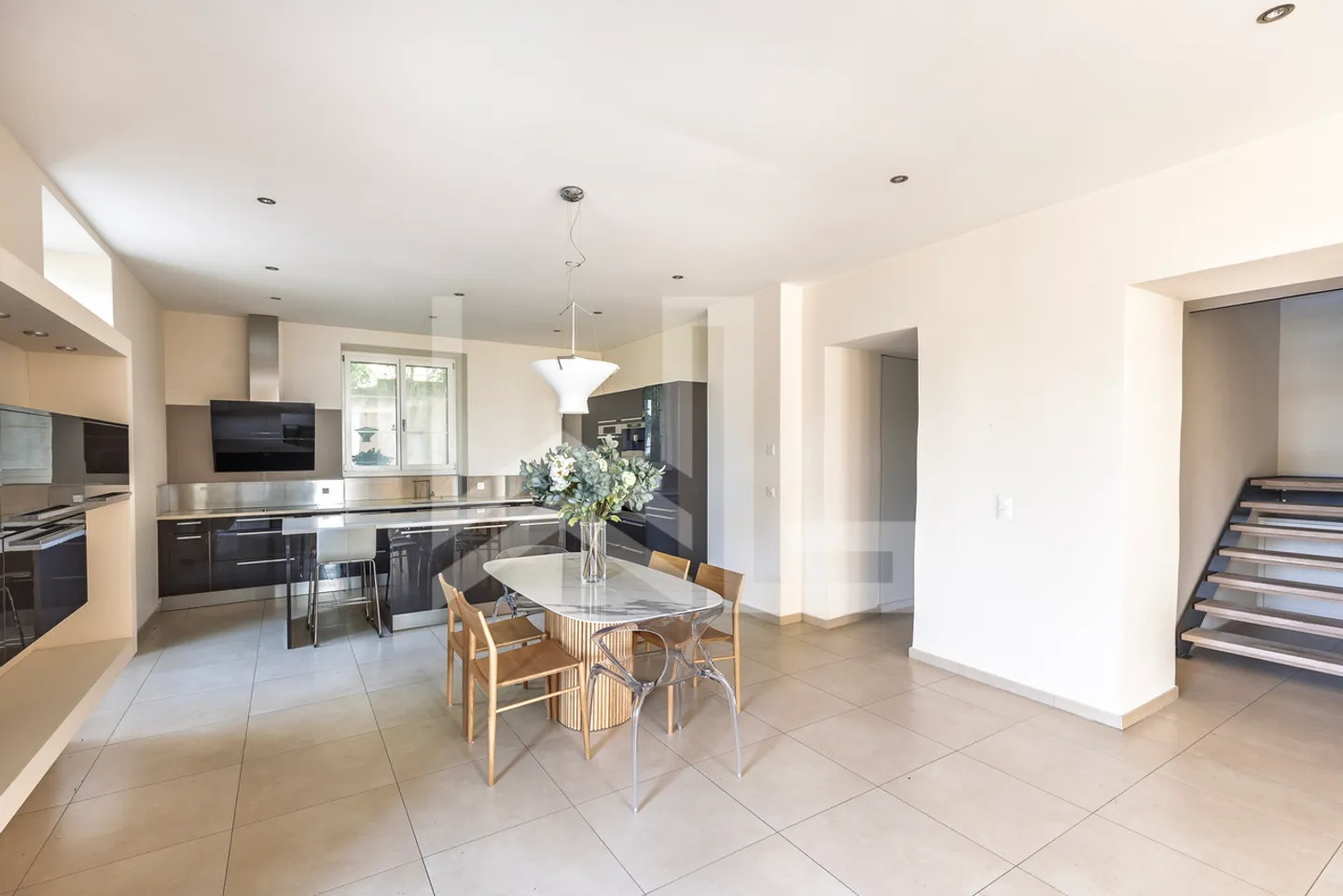 Charming and Characterful House with Panoramic View - Photo 6 of 13