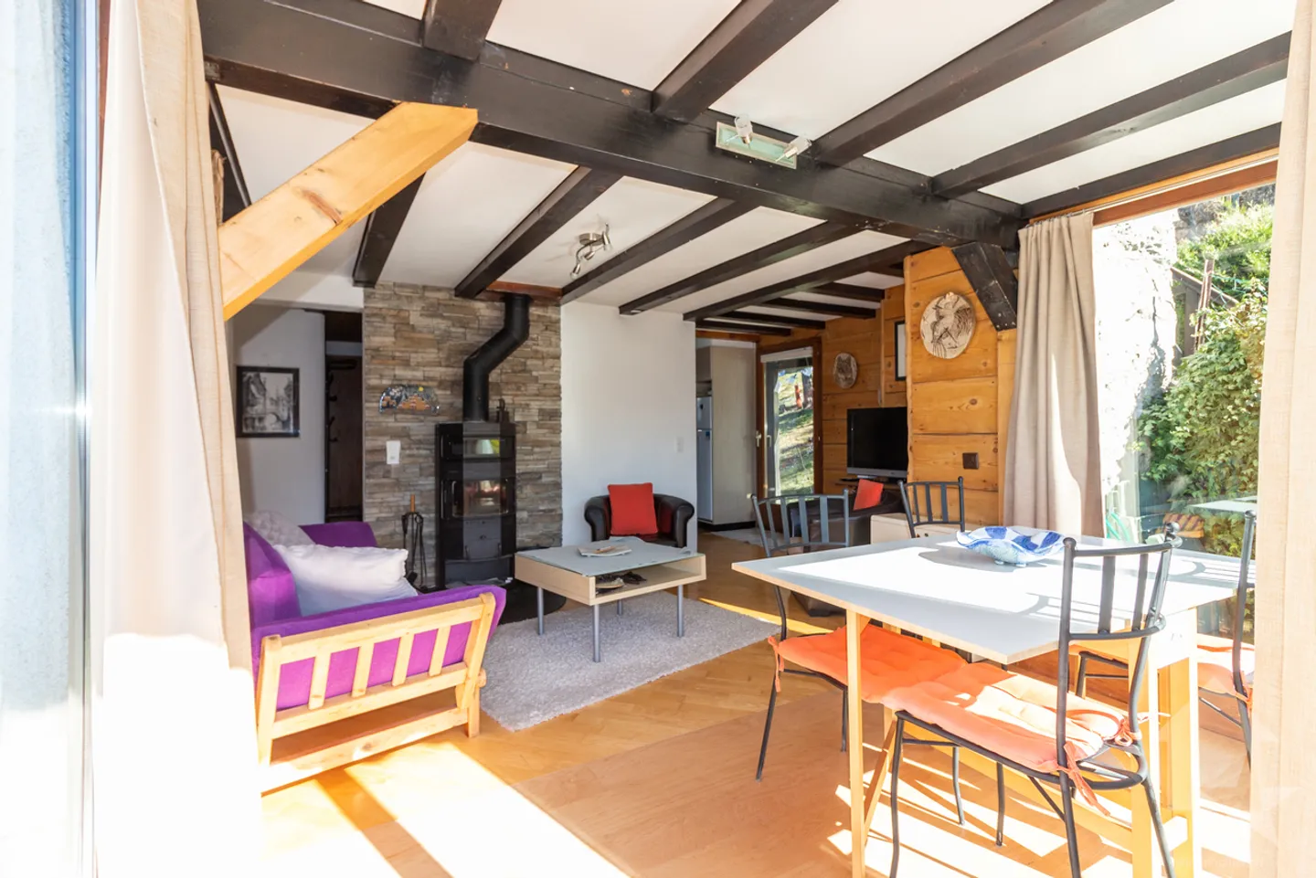 Charaktervolles Chalet mit zwei Wohnungen, idealer Lage und Aussicht - Foto 9 von 13
