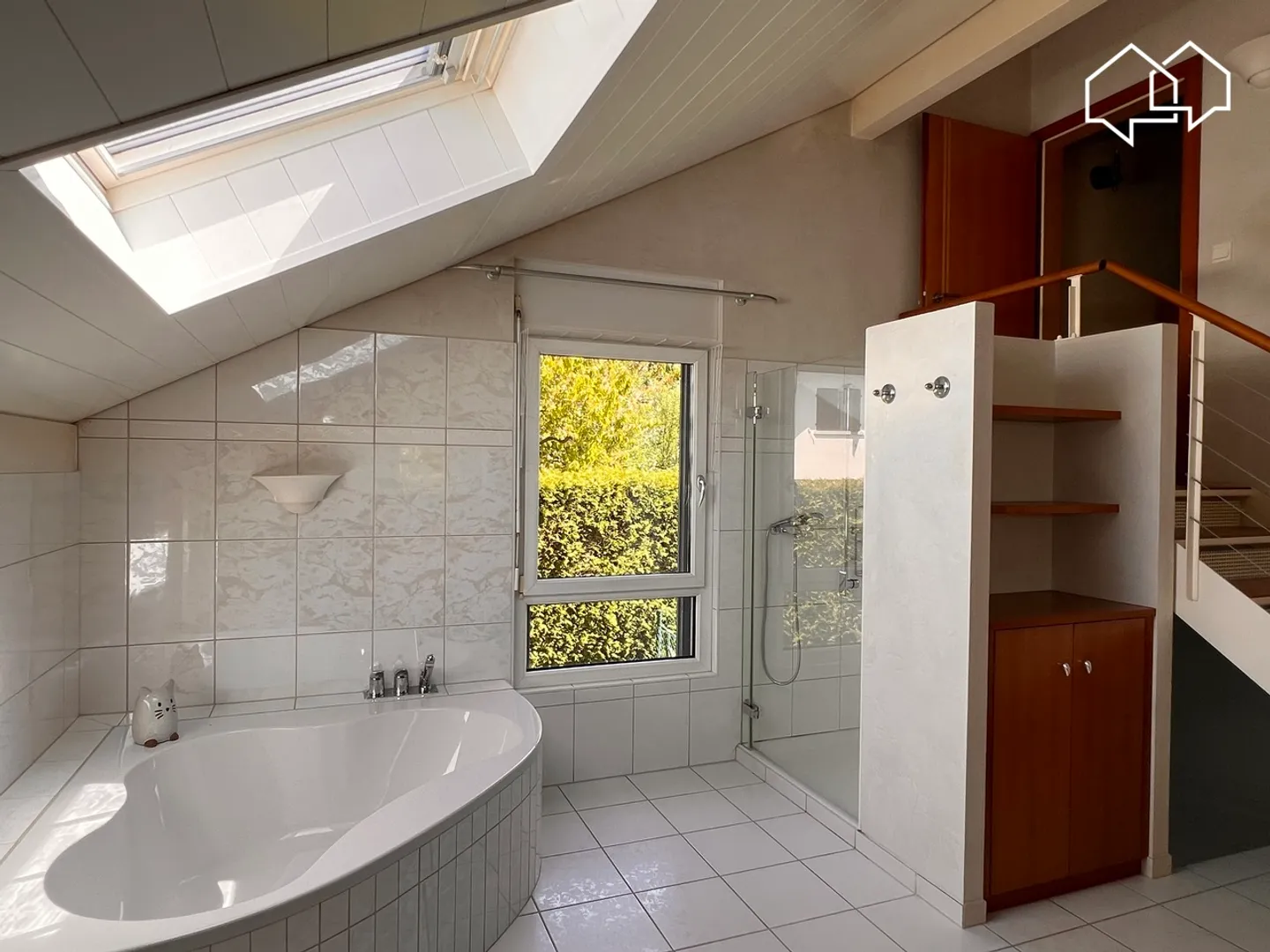 Detached 6.5 room villa with swimming pool in an idyllic setting - Photo 8 of 13