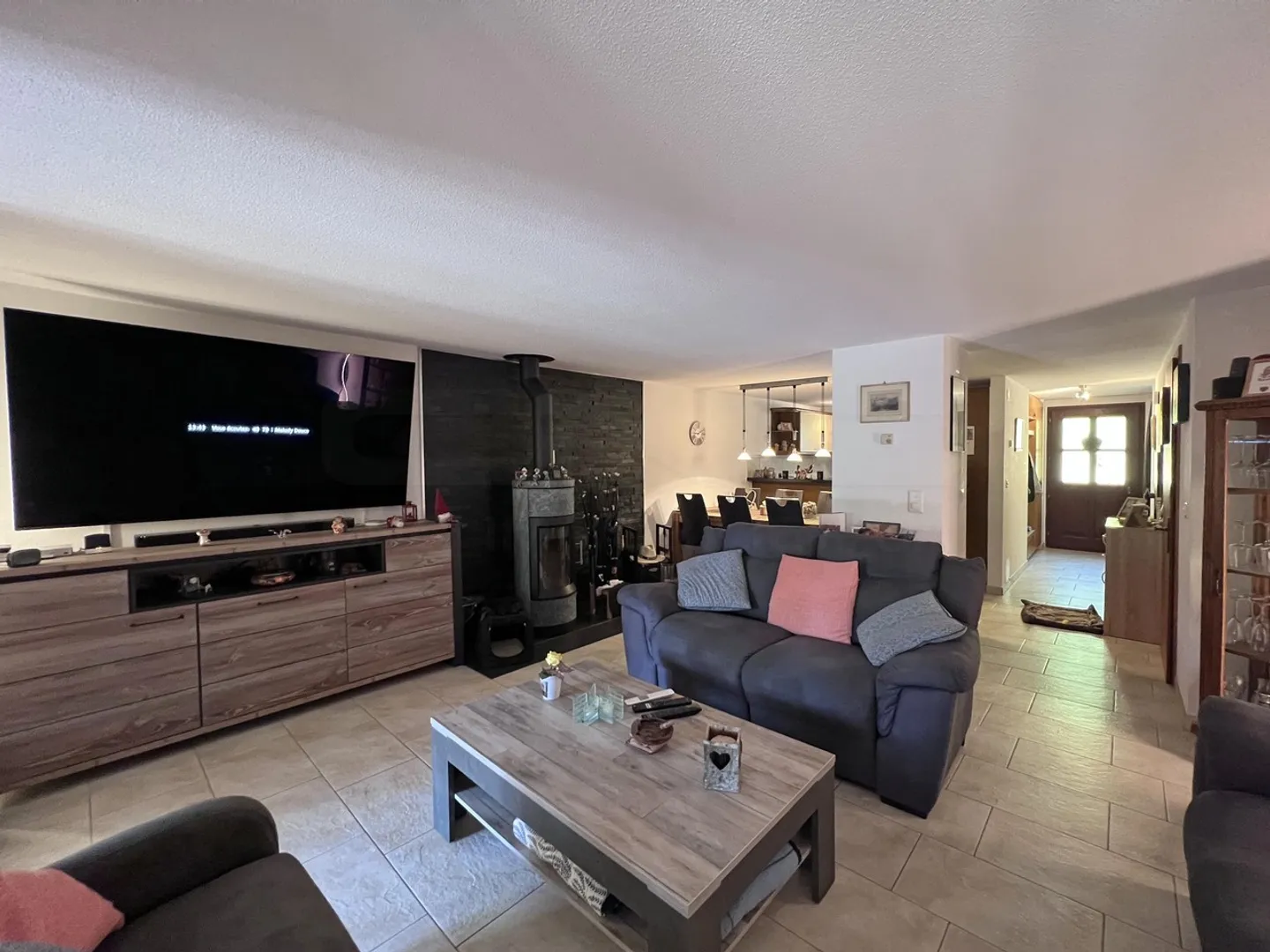 Charmante maison mitoyenne de 4.5 pièces - Photo 3 sur 13