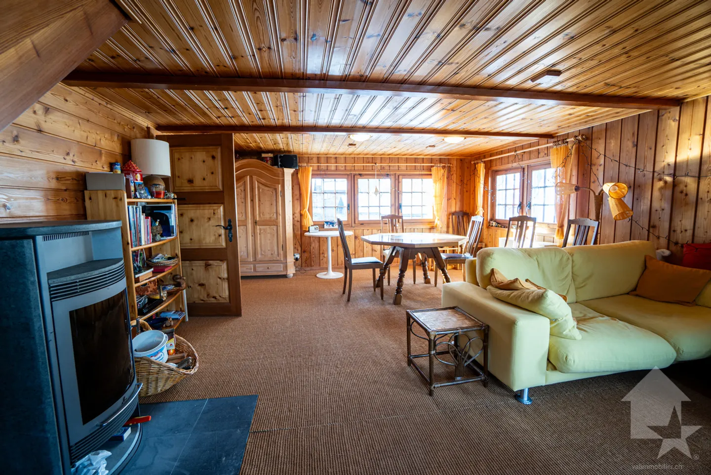 Chalet comprising two independent duplex apartments with convertible barn - Photo 3 of 13