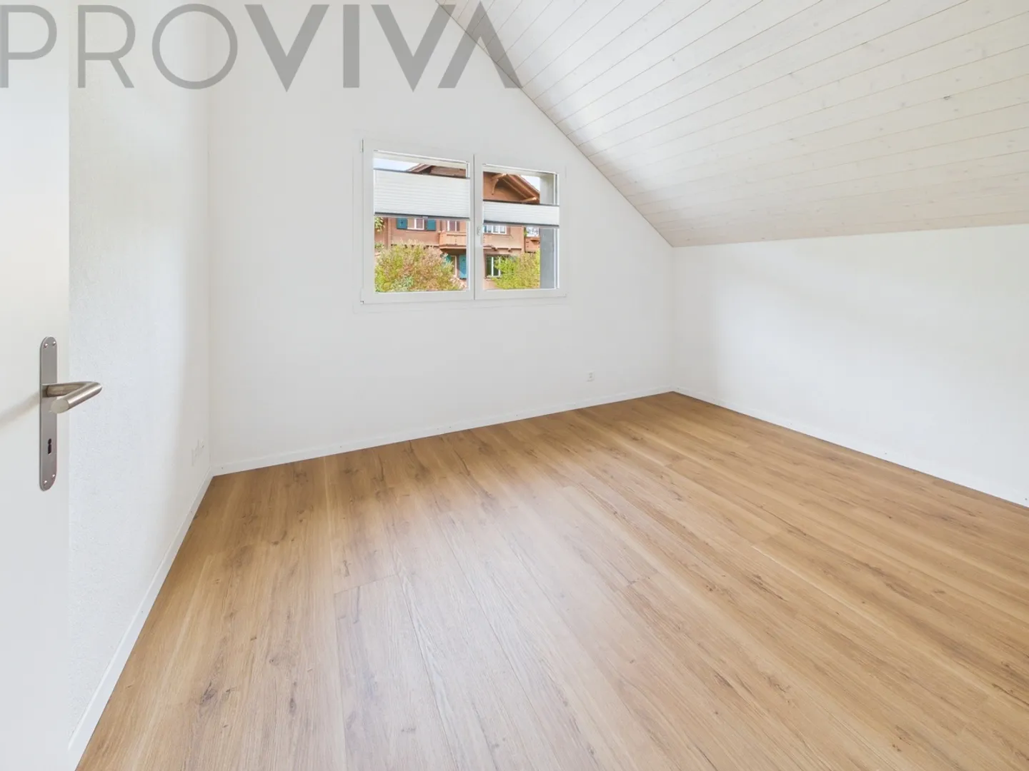 Modernes neues Haus mit grosszügigem Aussenbereich und viel Platz - Photo 12 sur 13