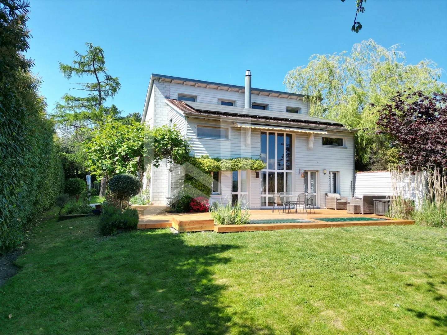 Villa lumineuse avec jardin - Photo 1 sur 13