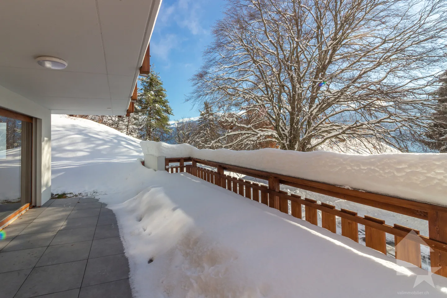 Magnificent new 3.5-room apartment next to a forest - Photo 12 of 13