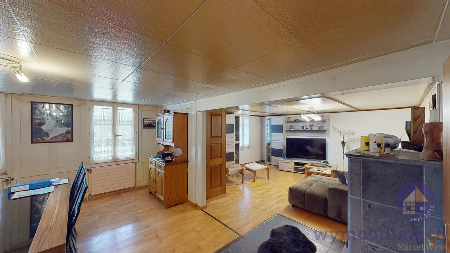 Farmhouse with 3 apartments + development potential! - Photo 9 of 13