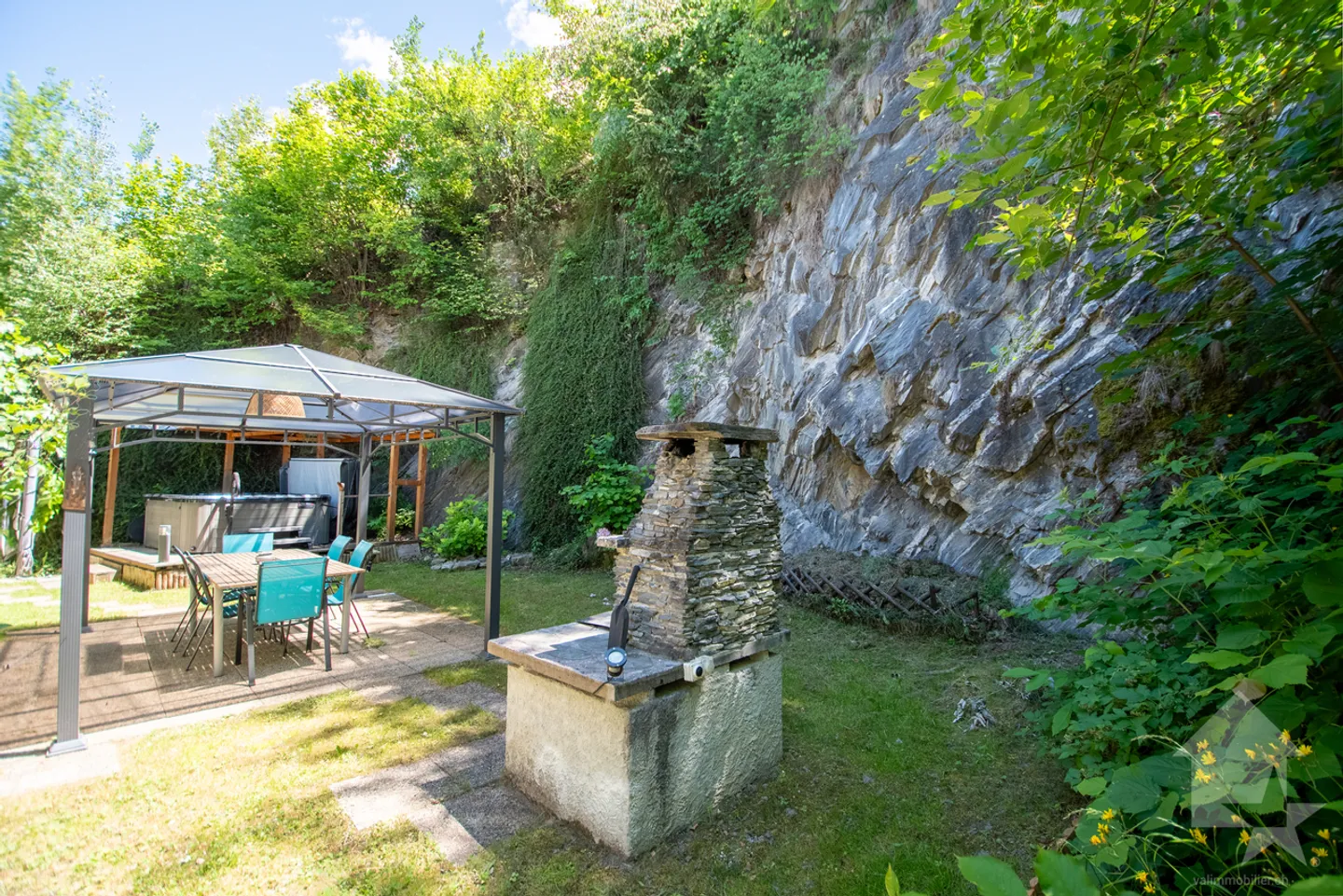 Magnifique chalet de caractère situé dans les mayens de Saxon - Photo 4 of 13