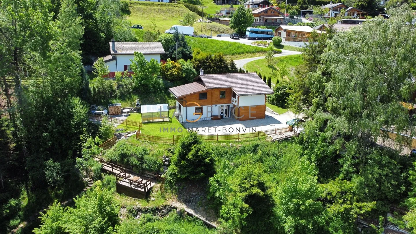 CHALET IN THE HEART OF NATURE OF 120 M2 ON A LAND OF 1609M2 - Photo 1 of 11