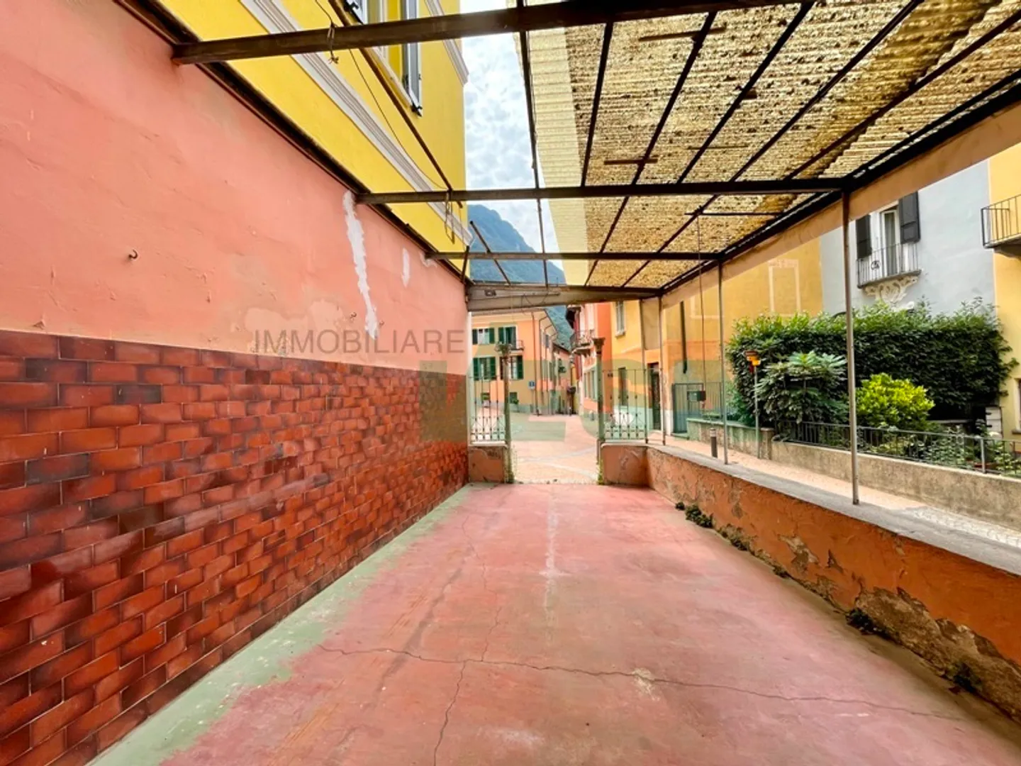 Charming traditional Ticino house in the nucleus with lake view - Photo 8 of 11