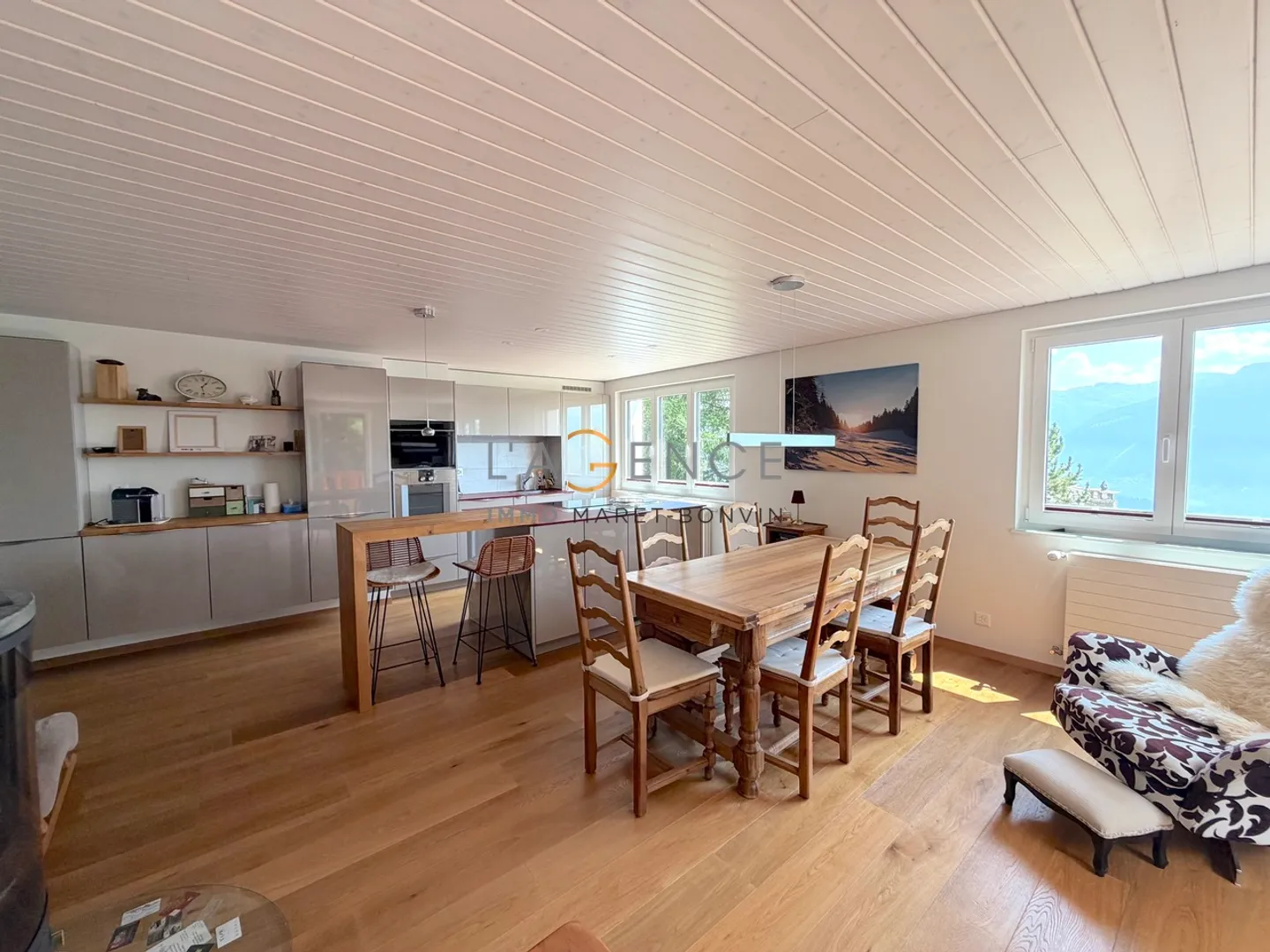 Appartement idéalement situé de 4,5 pièces avec vue panoramique - Photo 1 sur 7