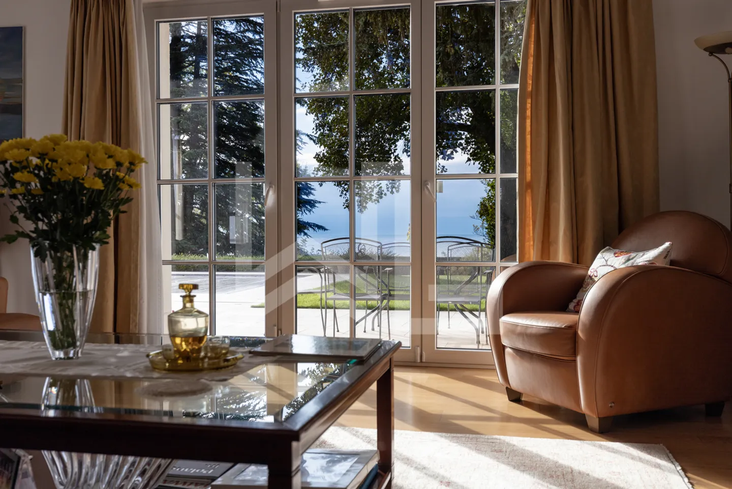 Villa Élégante au Bord du Lac - Photo 5 sur 13
