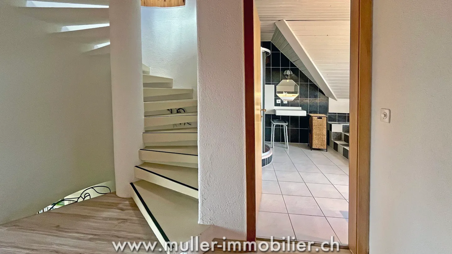 Large villa with 3 independent apartments and commercial display - Photo 10 of 13