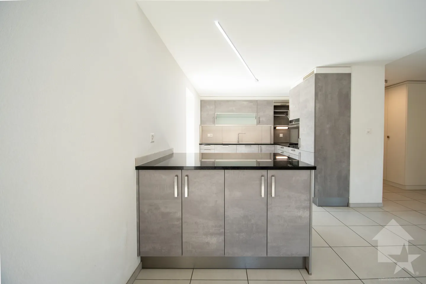 Spacious high-end duplex with 4.5 rooms in the center of Leytron - Photo 6 of 11