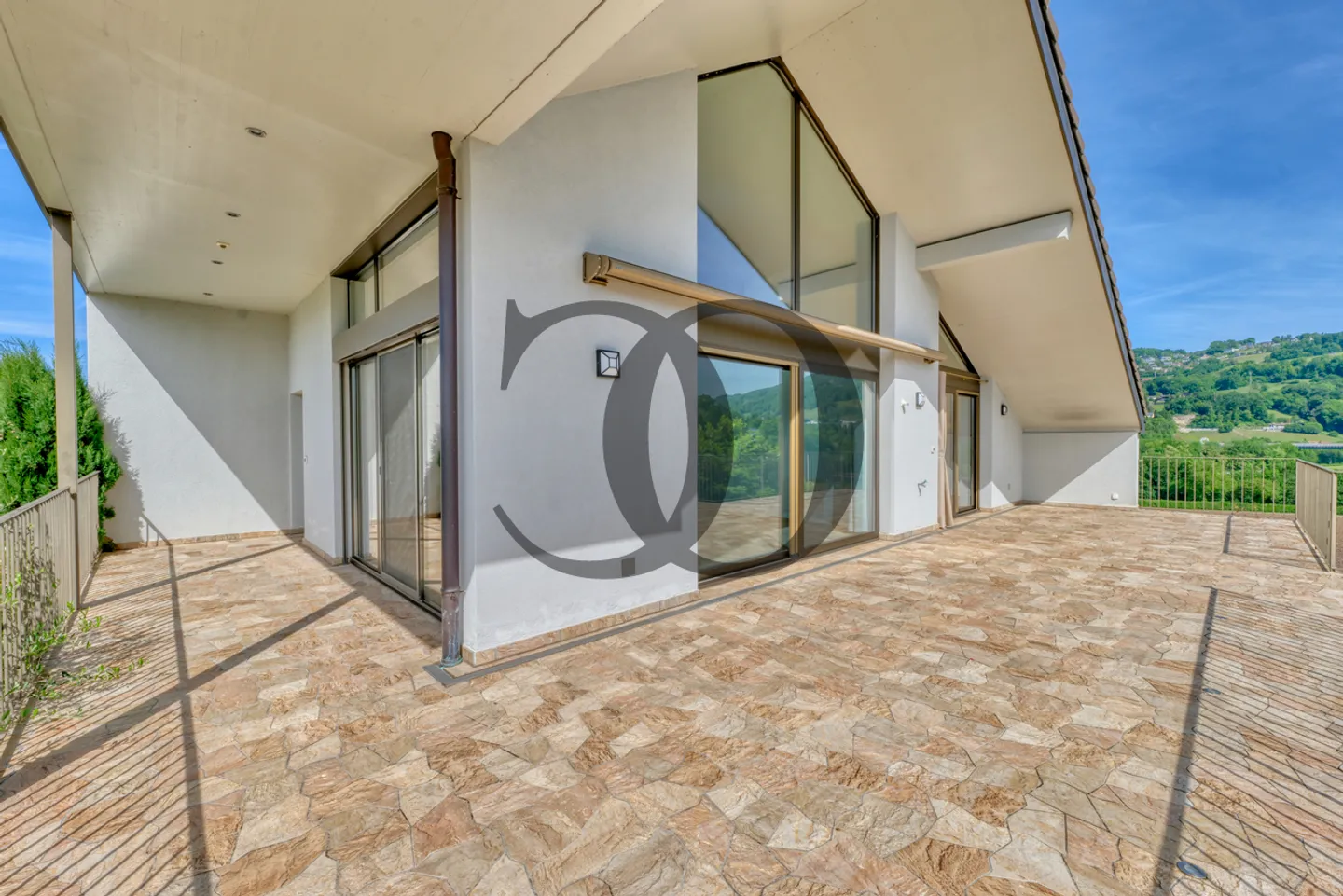 Wunderschöne moderne Villa mit privaten Terrassen und Garten - Foto 2 von 13