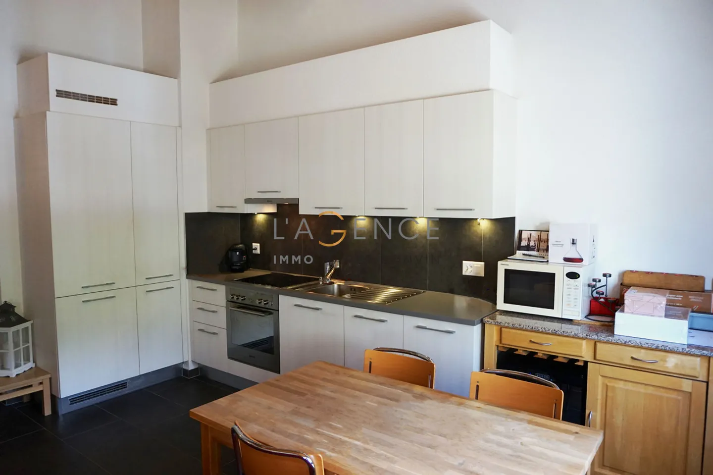 PENTHOUSE OF 2.5 ROOMS - Photo 2 of 6