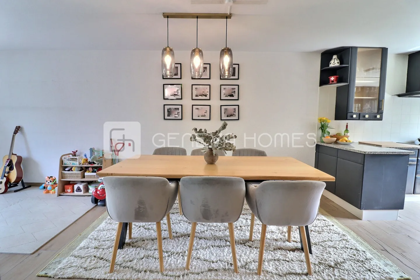 Charming family home - Photo 4 of 7