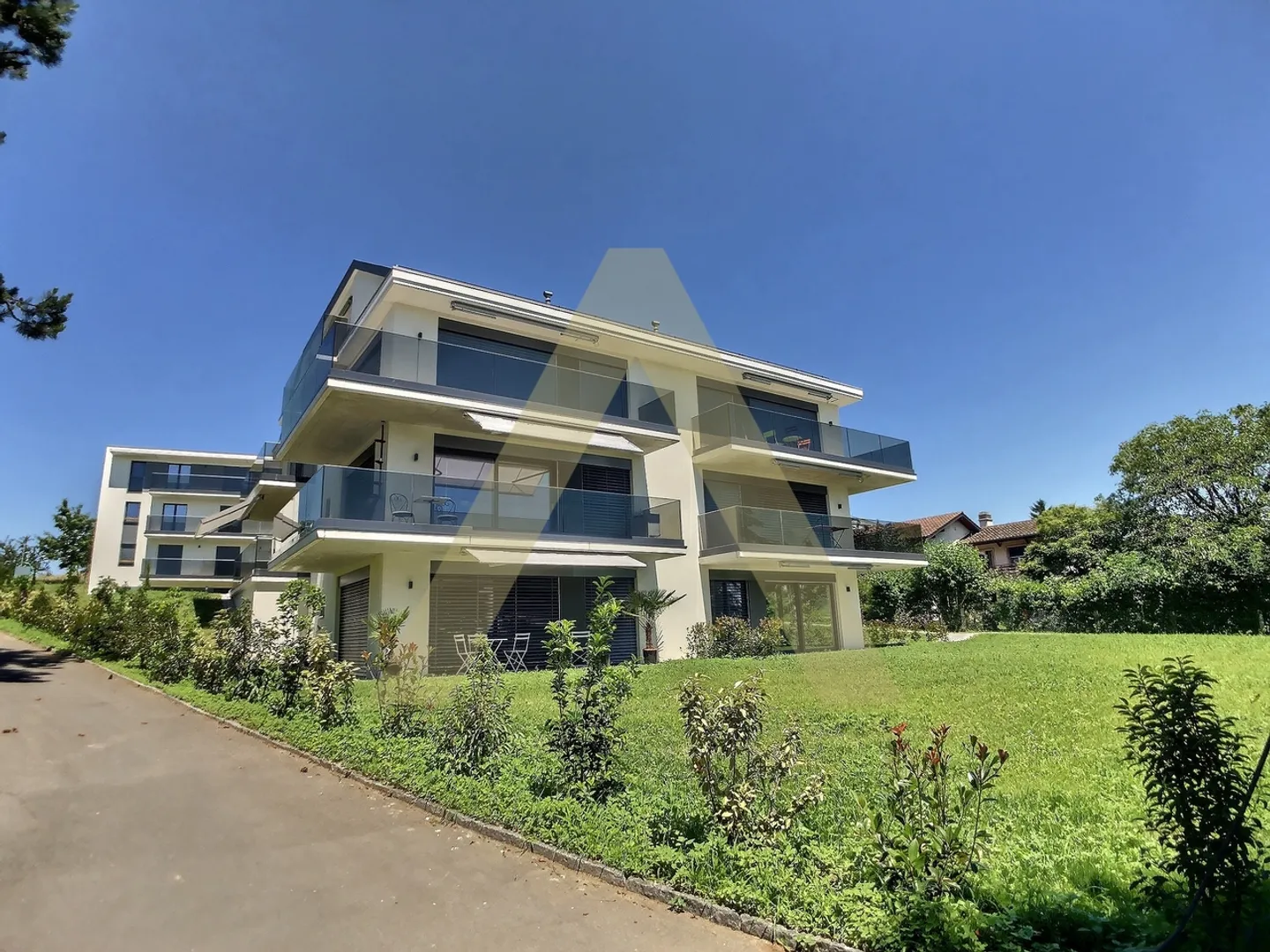 Luxury 2.5-room apartment with garden - Photo 1 of 6