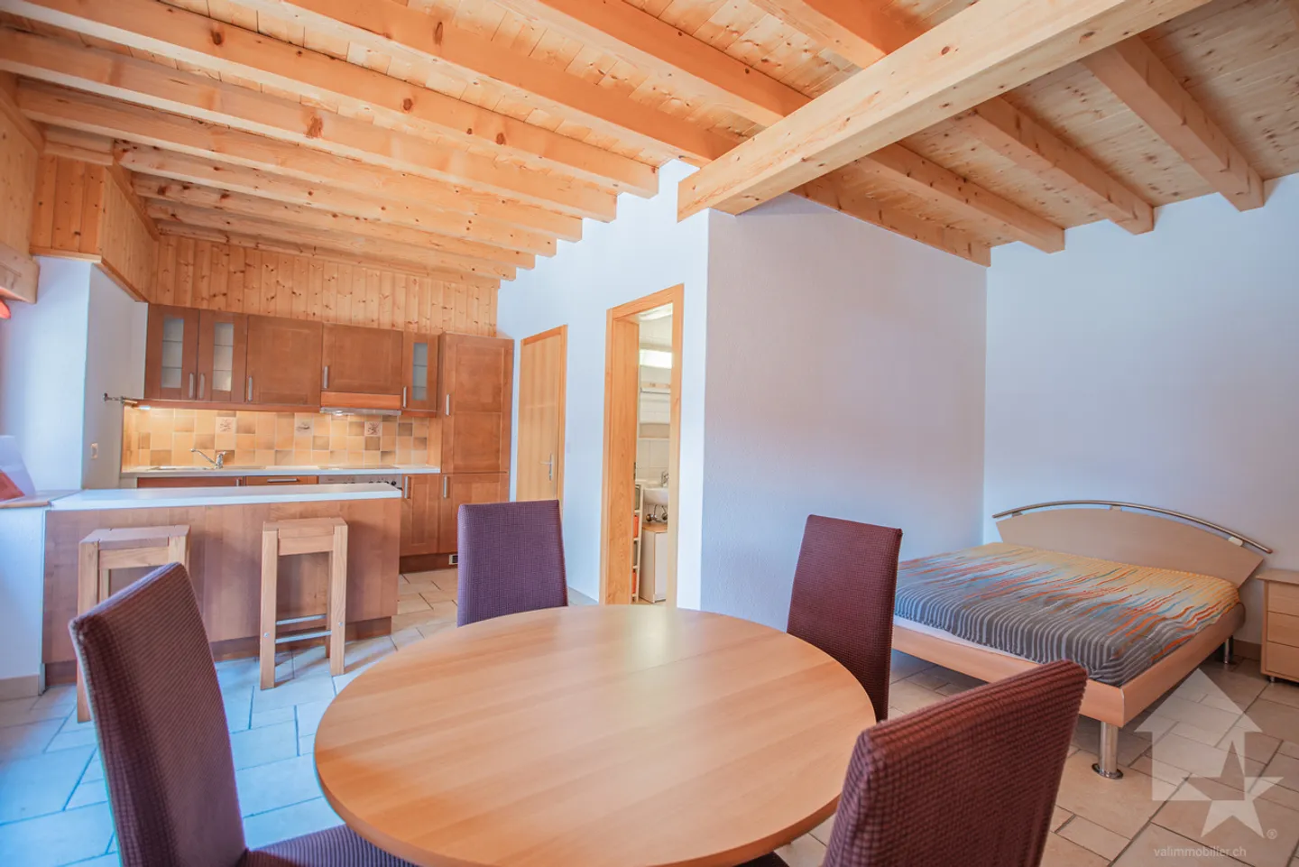 Chalet with Independent Studio - Photo 12 of 13