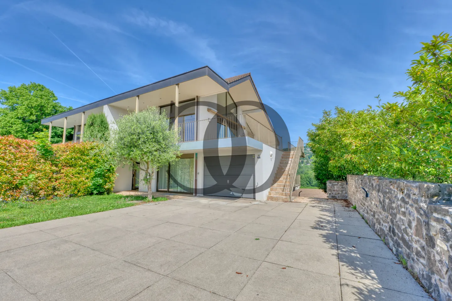 Wunderschöne moderne Villa mit privaten Terrassen und Garten - Foto 1 von 13