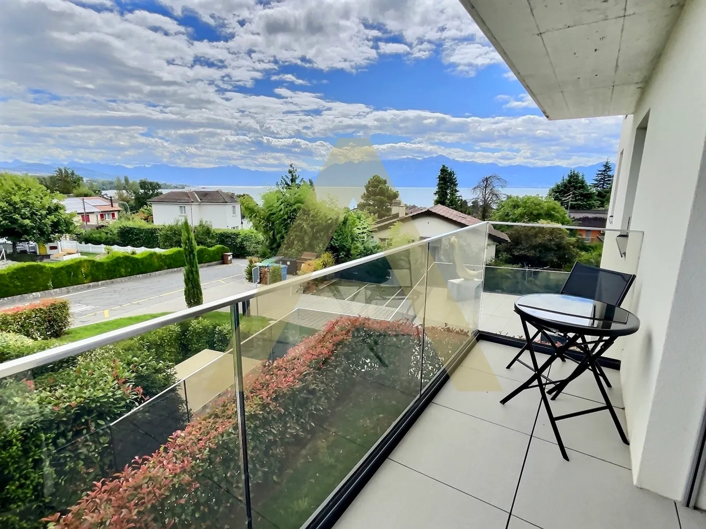 Furnished 2.5-room apartment facing EPFL. - Photo 1 of 13