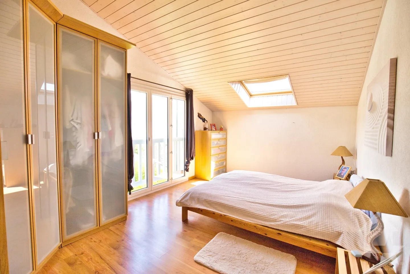 Stunning semi-detached house by the garage - Photo 13 of 13