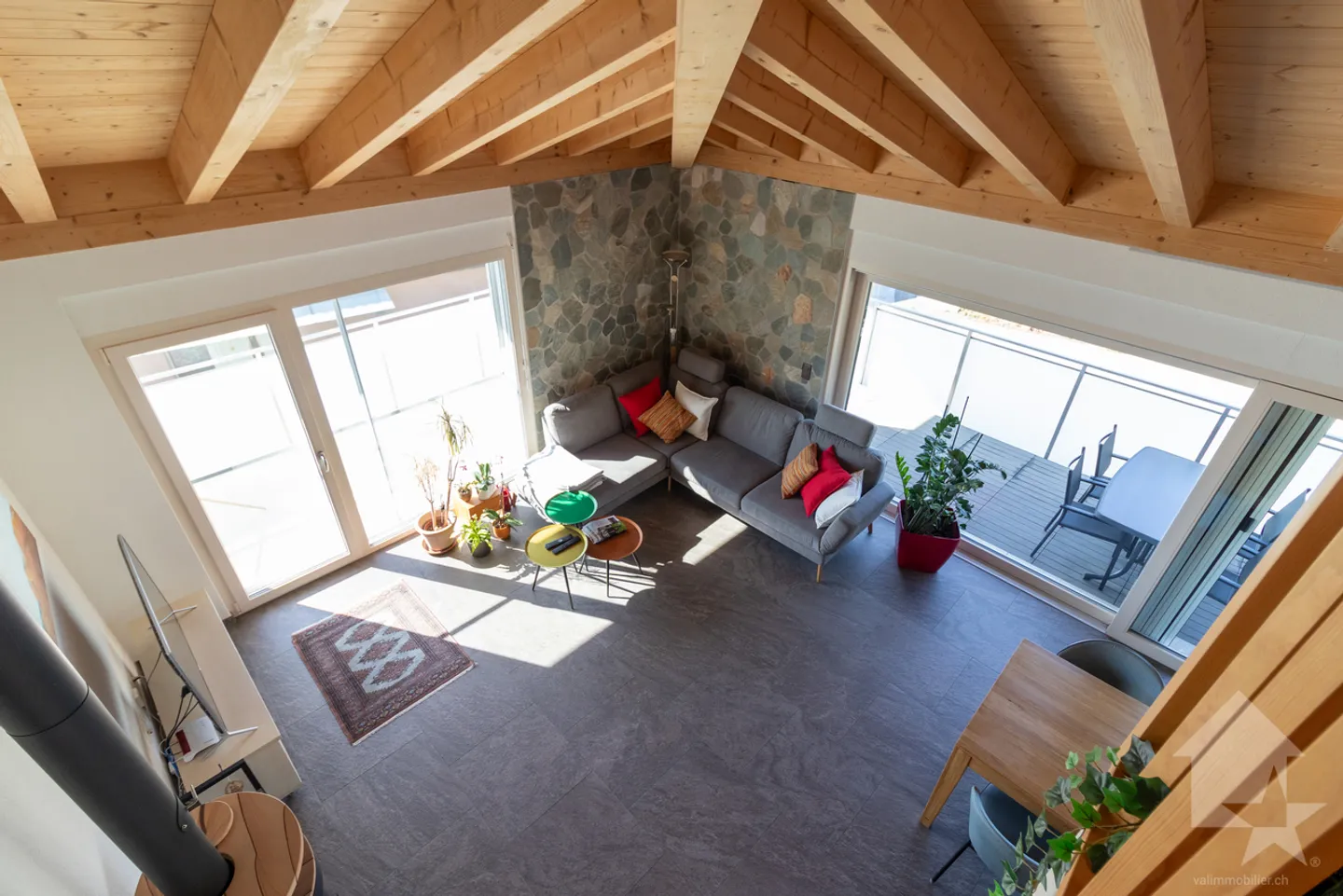 Magnificent attic apartment of 4.5 rooms - Photo 7 of 13
