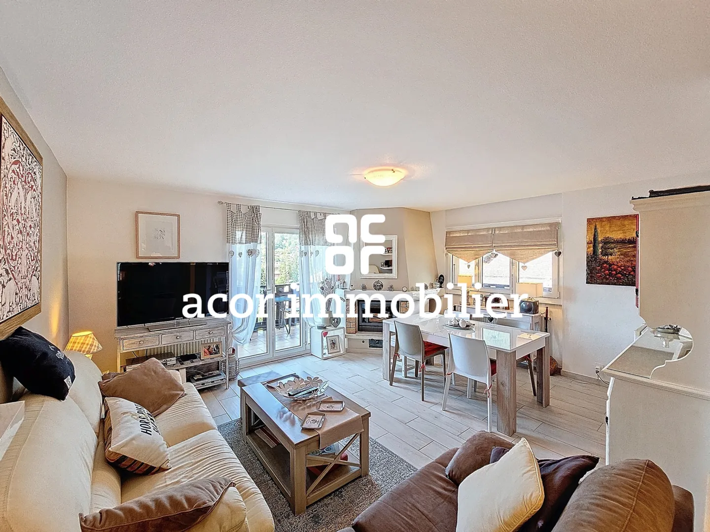 Appartement 3½ traversant vue sur les Alpes - Photo 1 of 4