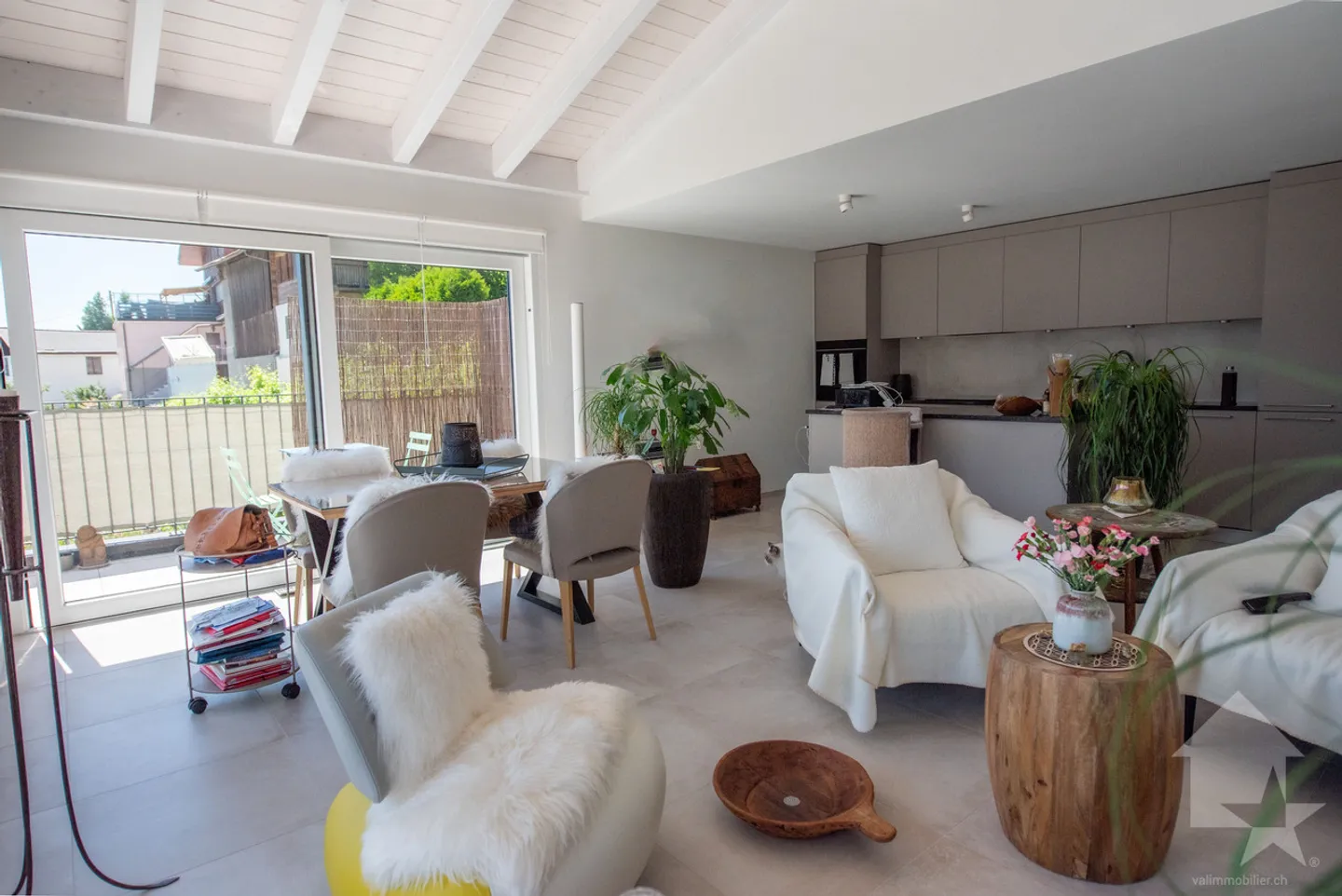 Superb 4.5 rooms, large terrace, top view and sunlight, quiet - Photo 4 of 13