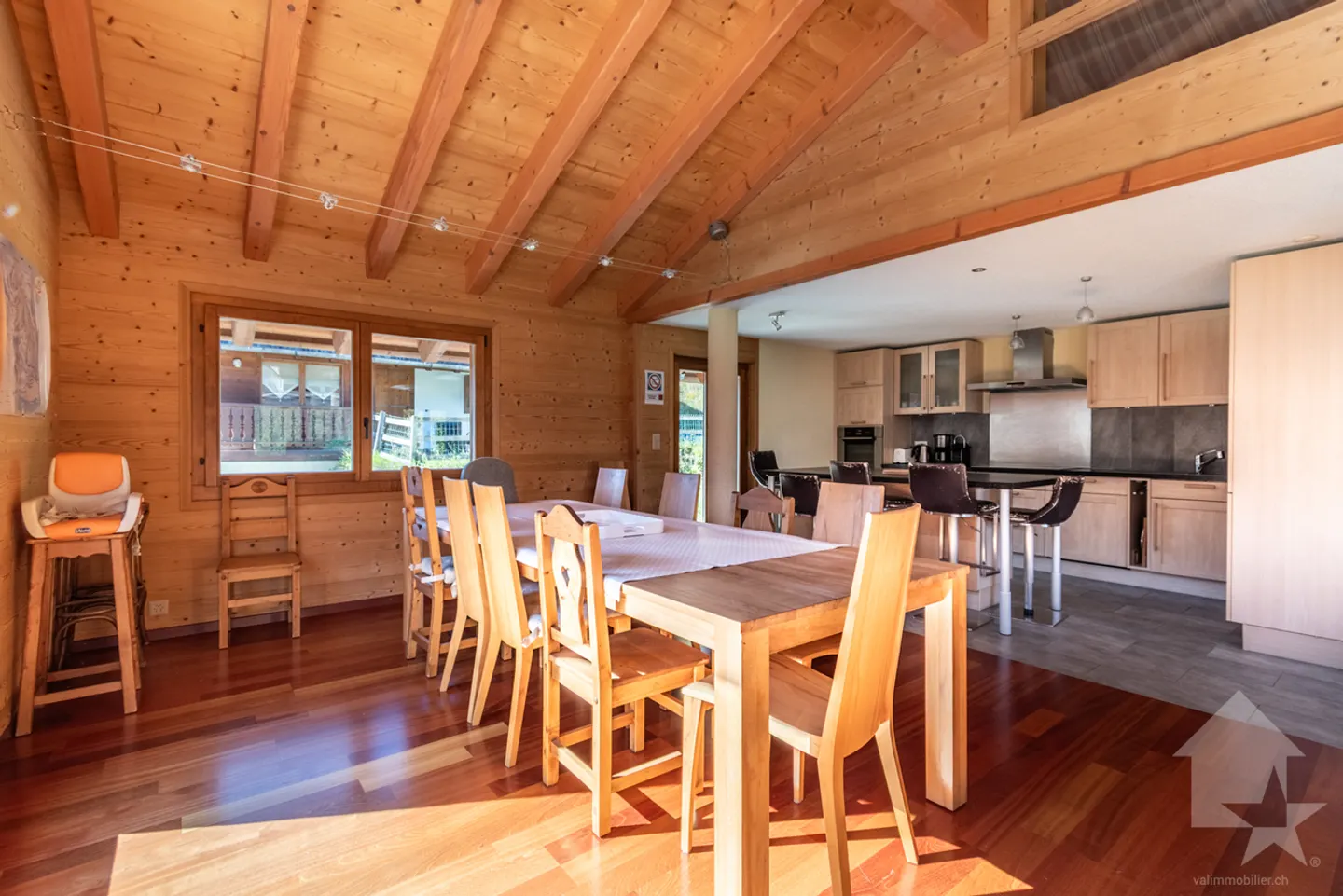 Prestigeträchtiges Chalet in Morgins - 4 Schlafzimmer, Studio und Garten - Foto 4 von 13