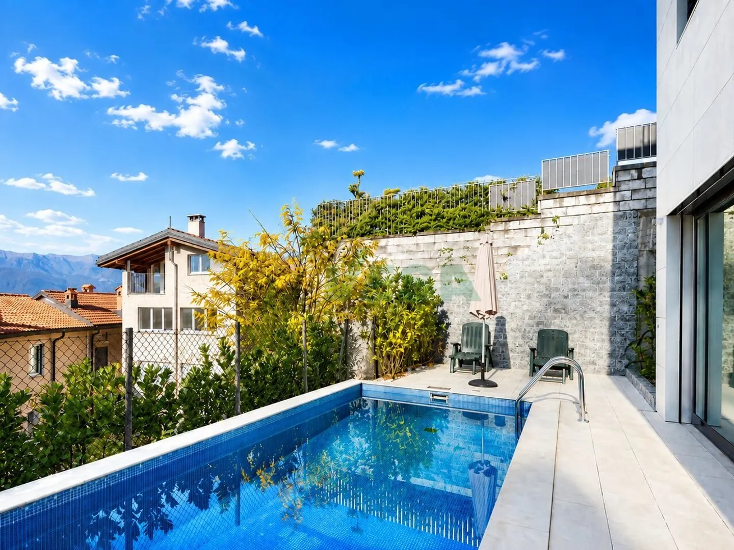 Villa moderne avec vue panoramique spectaculaire et piscine - Photo 3 sur 13