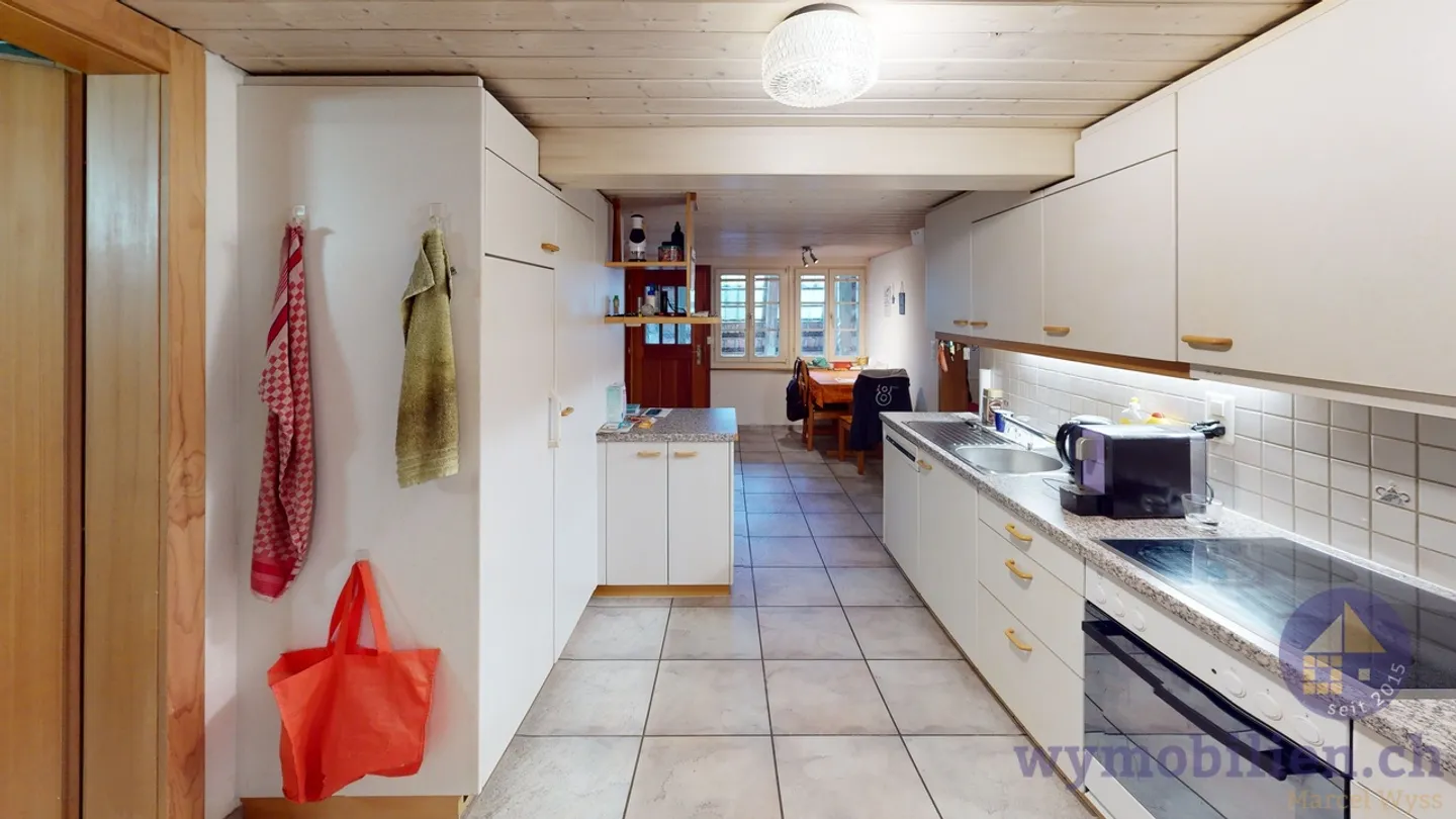 Farmhouse with 3 apartments + development potential! - Photo 11 of 13