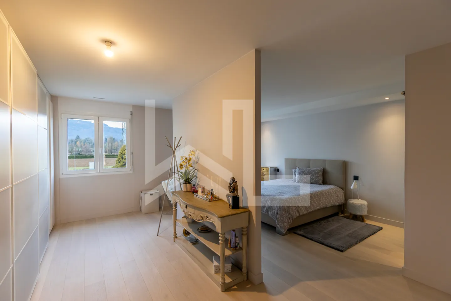 Fully renovated modern apartment - Photo 9 of 13