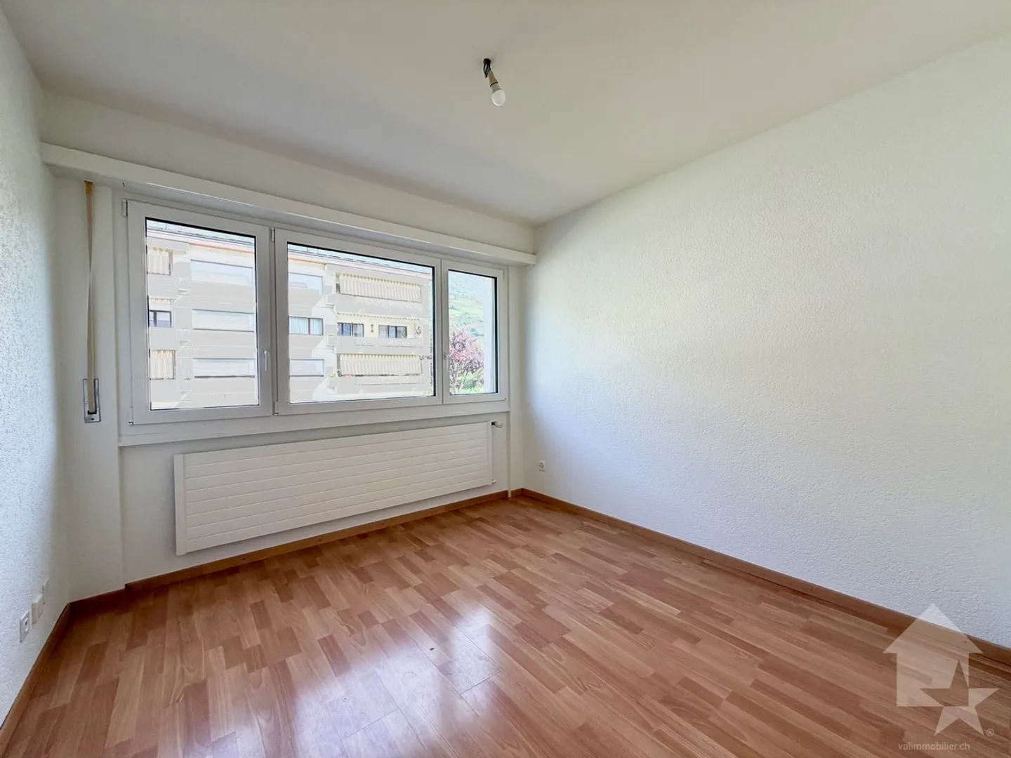 Durchgangswohnung von 115 m2, Garagenbox, Park, Keller und Dachboden! - Foto 10 von 13