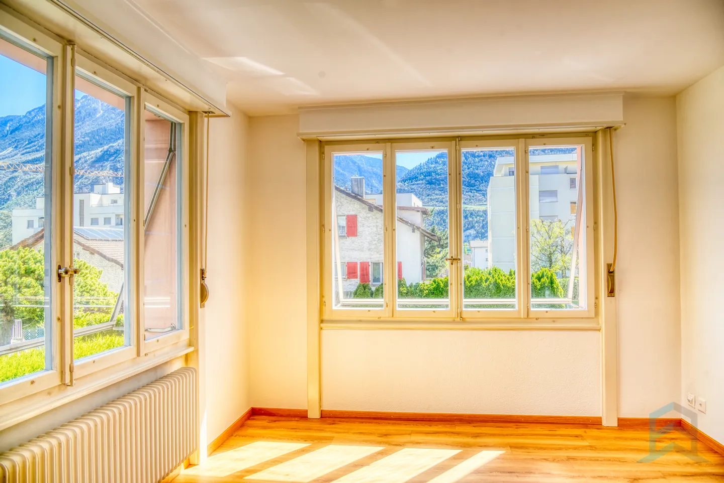 Zu vermieten Charmante 3 ½-Zimmer-Wohnung mit Balkon und Garage-Box - Foto 2 von 12