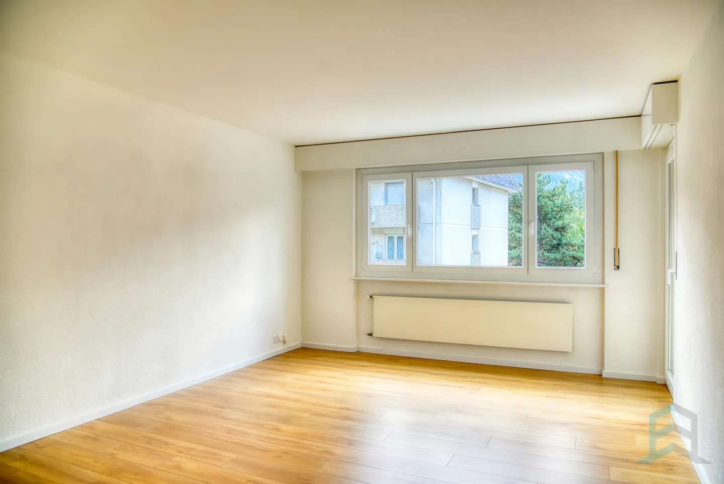 For Rent Spacious renovated 4 ½ room apartment with large balcony - Photo 2 of 13