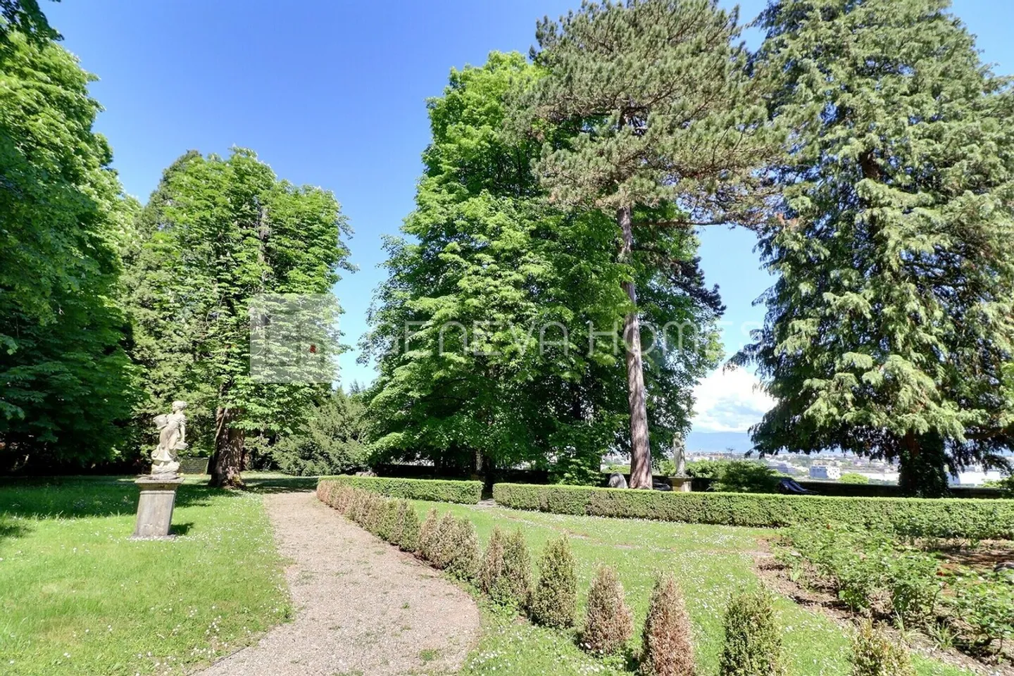 Prestigious apartment combining history, charm, and nature - Photo 5 of 6
