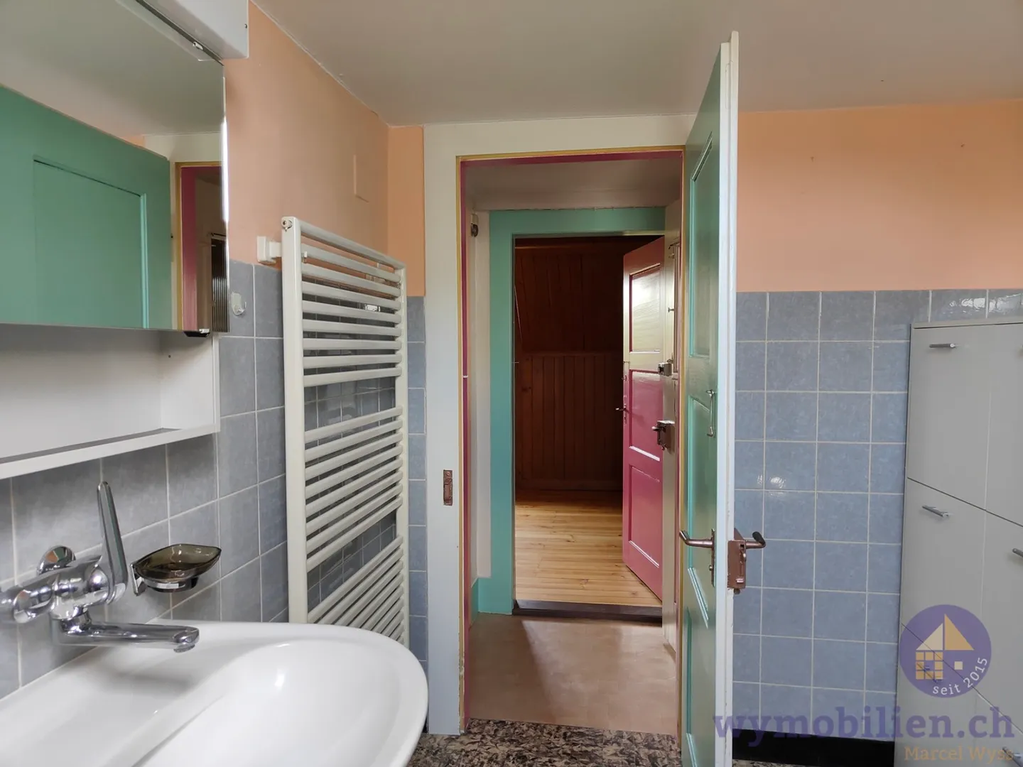 Geräumige Dachwohnung, zentrale Lage - Foto 11 von 13