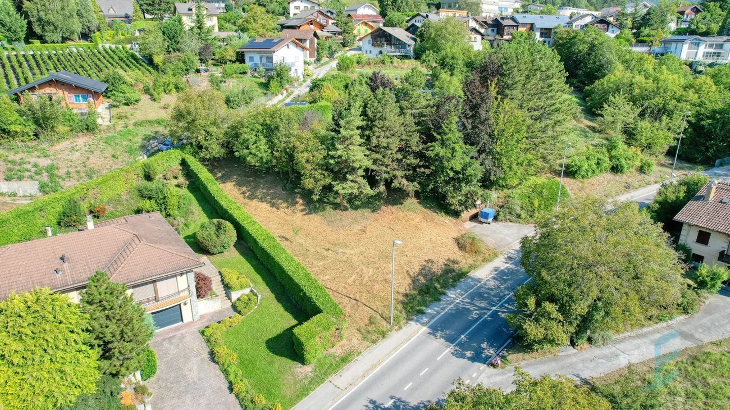 EXCLUSIVITE Magnifique terrain à bâtir de 670m² - Photo 1 sur 8