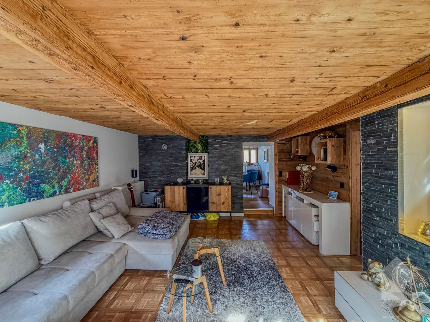 Charmante 2-Zimmer-Wohnung mit renoviertem Bürobereich! - Foto 3 von 13