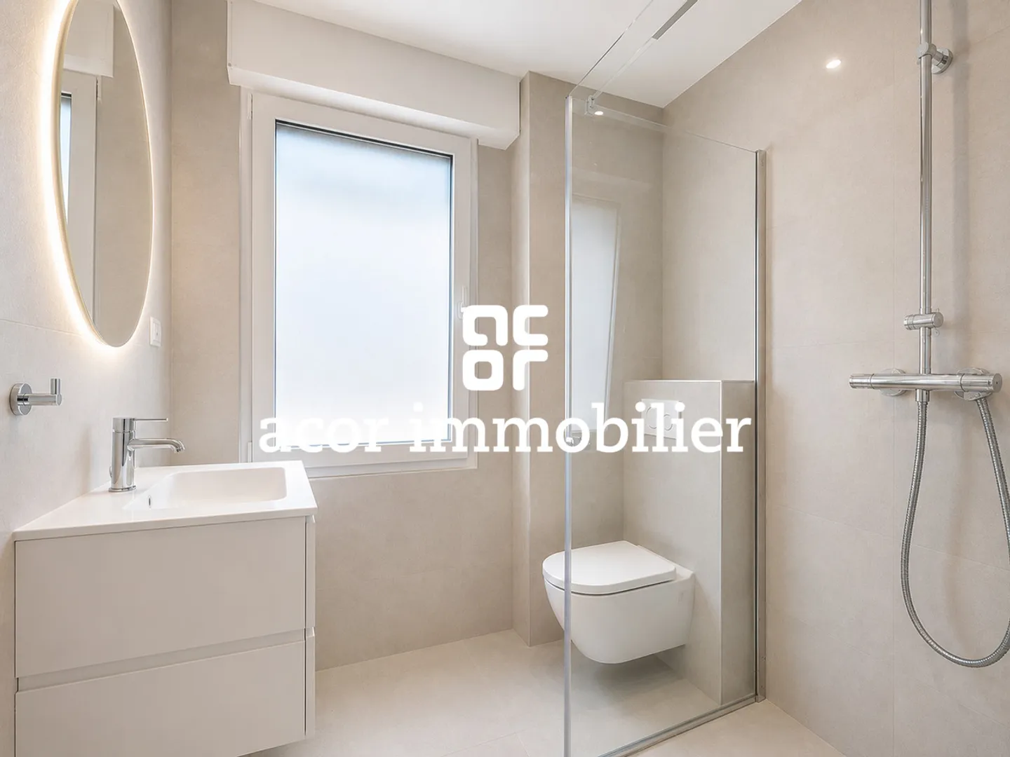 Sion - Residential area - Renovated 4.5 room apartment - Photo 4 of 5