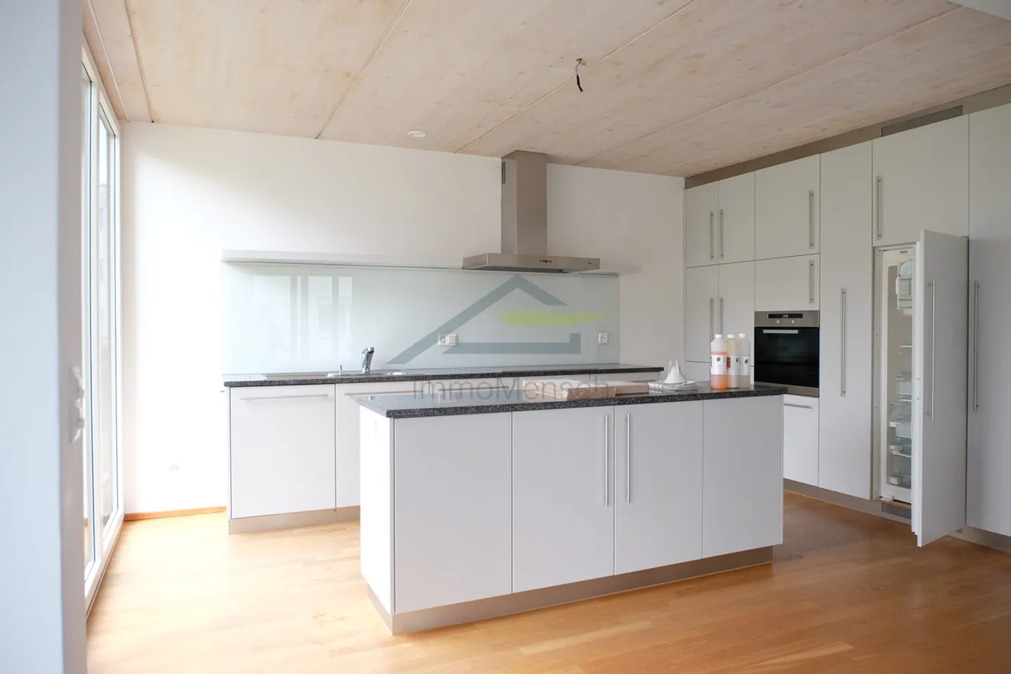 Appartement de jardin 4,5 pièces dans une maison de 3 familles à Bottmingen populaire - Photo 1 sur 7