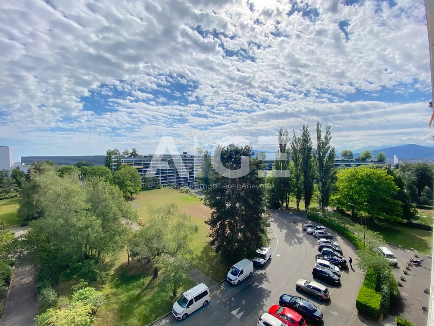Außergewöhnliche Wohnung mit Panoramablick in der Nähe der UNO - Foto 7 von 9