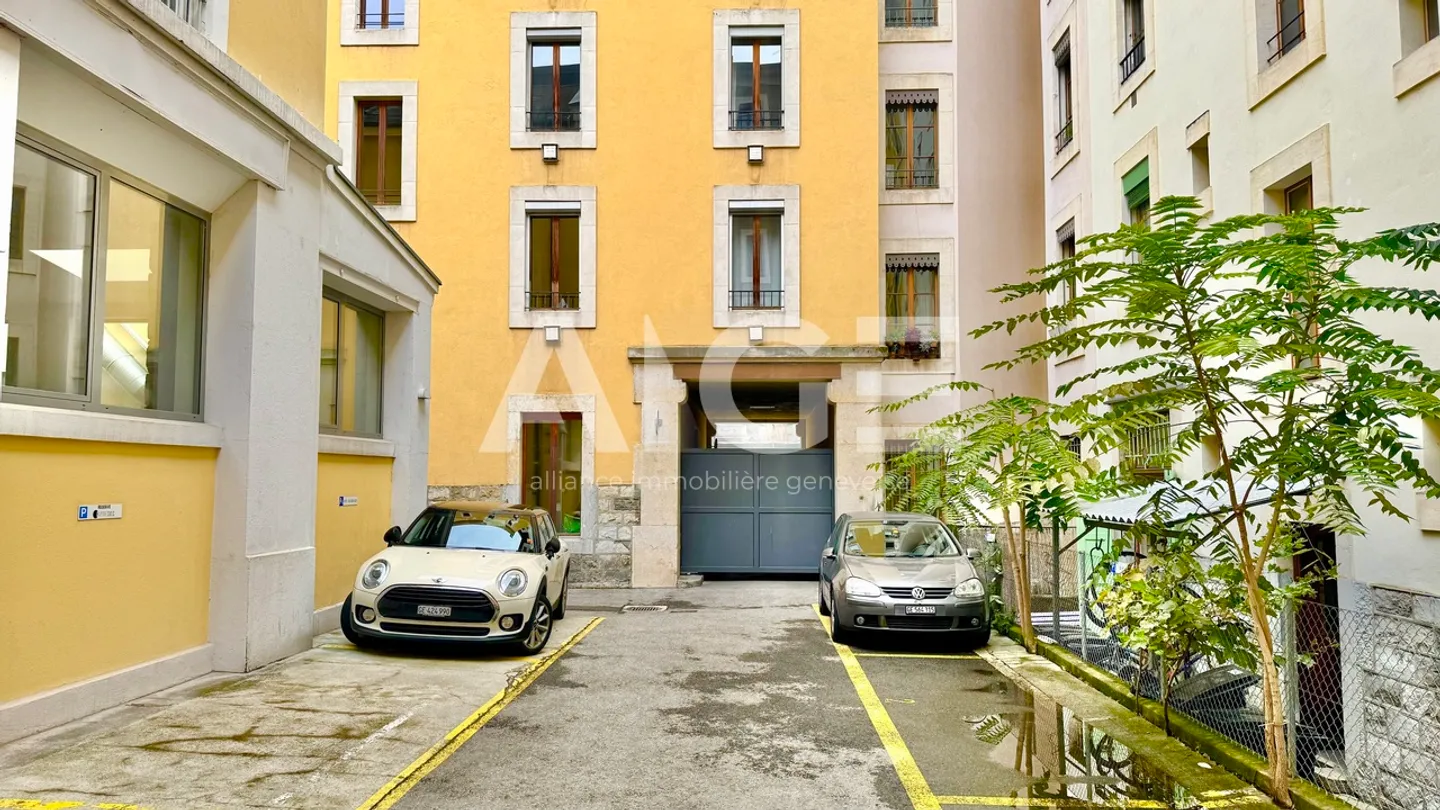 5 rooms with parking in Pâquis - Photo 3 of 8