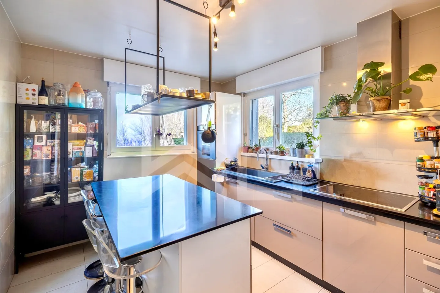 Family Villa in Corsier: Brightness, Space, and Well-being - Photo 4 of 13