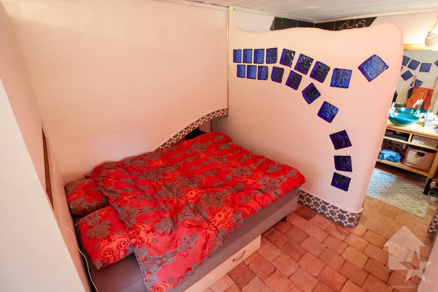 Atypical chalet of 140 m2 on a plot of 19,881 m2 - Photo 10 of 13
