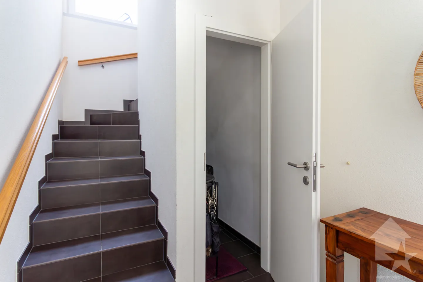 Charmantes 5,5-Zimmer-Penthouse mit Terrasse - Foto 2 von 13