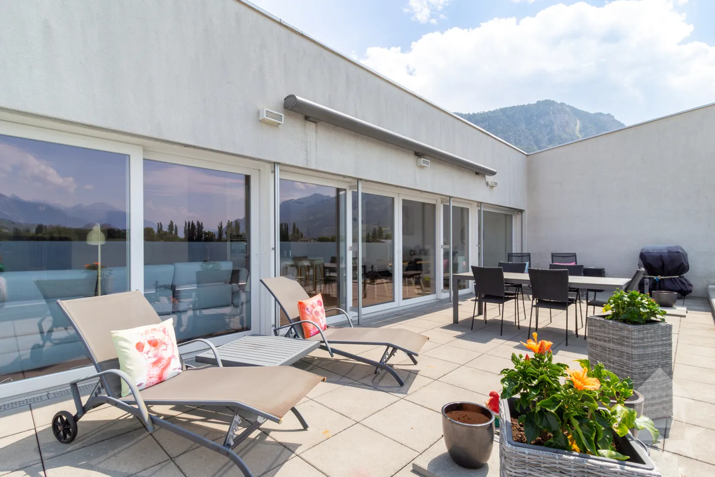 Charmantes 5,5-Zimmer-Penthouse mit Terrasse - Foto 7 von 13