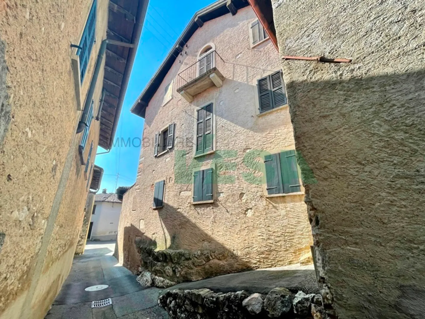 Affascinante ampia casa di nucleo con un grande e splendido giardino - Foto 3 von 13